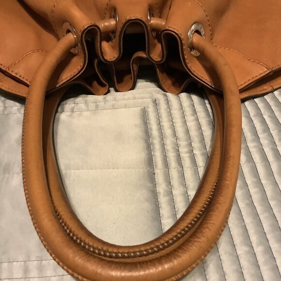 Michael Kors Astor Studded X-Large Ring Tote โ Tan Leather | Edgy & Iconic ๐คโจ - Picture 5 of 15